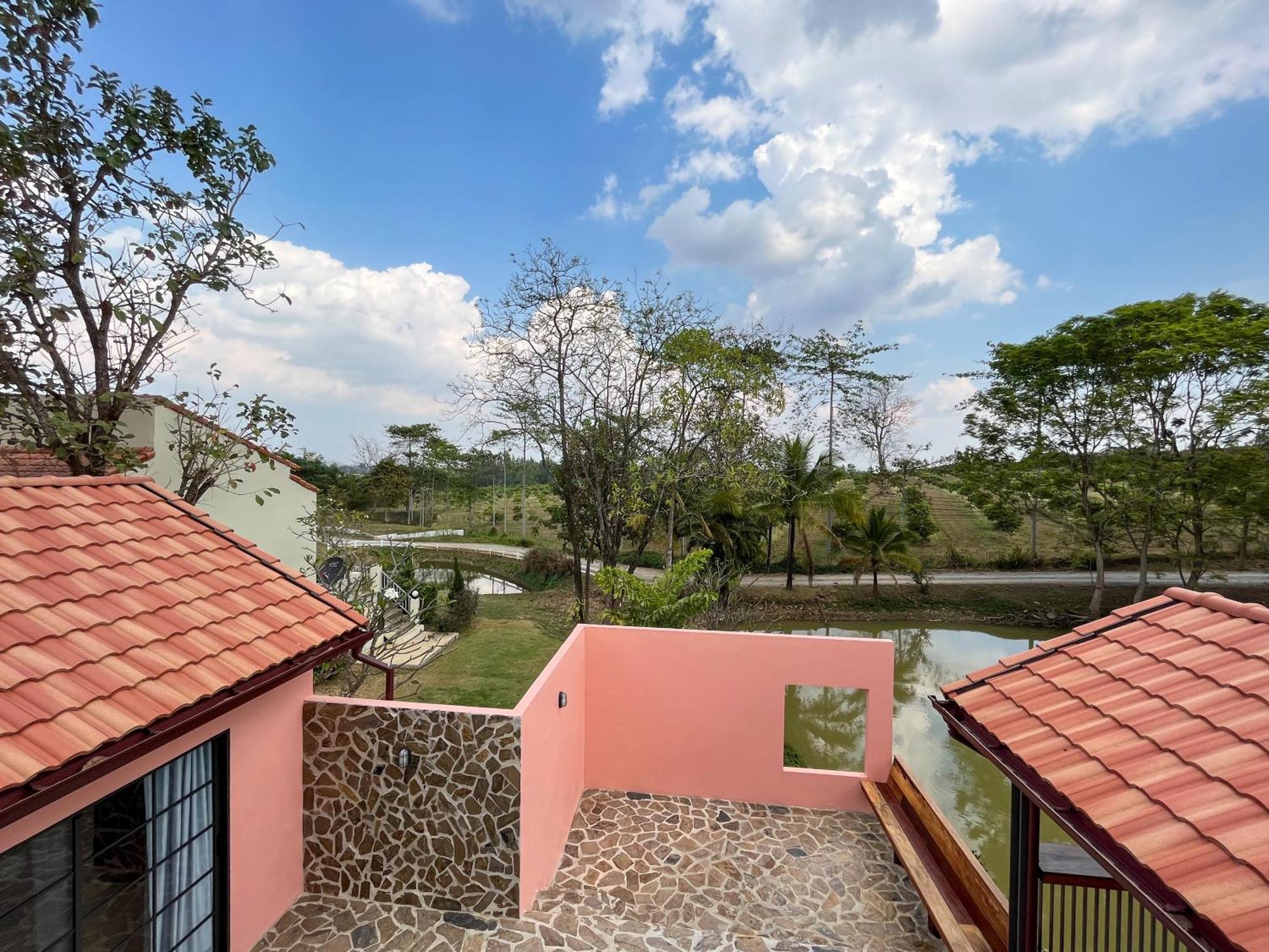 Tubtao Sleepy Hill Pong Talong Quarto foto